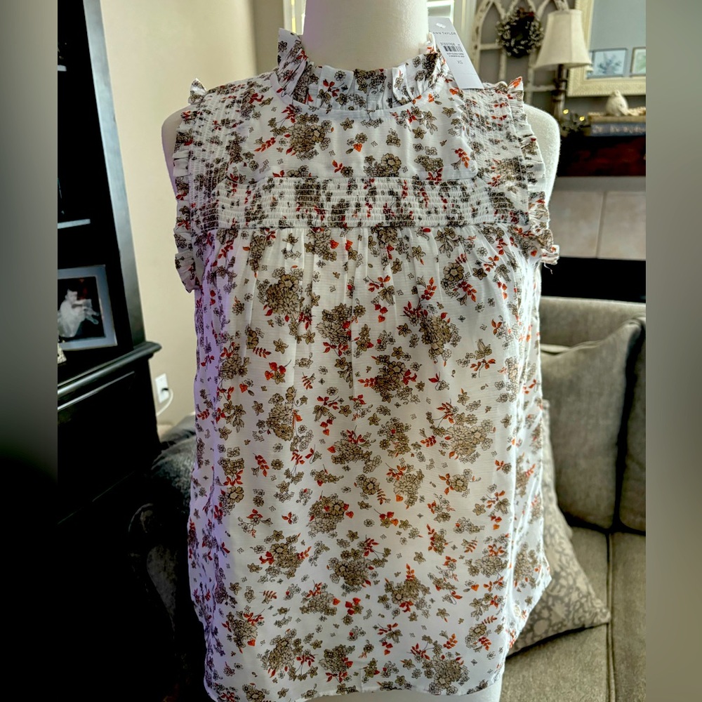 Ann Taylor sleeves floral blouse XS, NWT